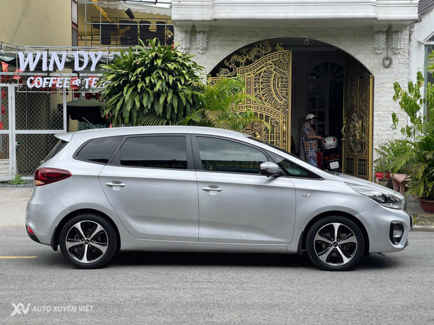 Kia Rondo 2.0 MT 2016 Kia Rondo 2.0 MT 2016