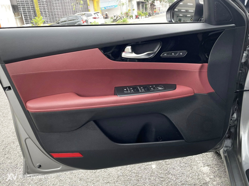 Kia K3 1.6AT Premium 2022