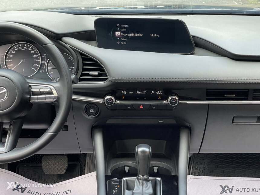 Mazda 3 Luxury 1.5AT 2022