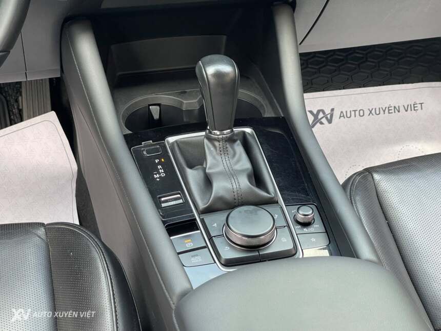 Mazda 3 Luxury 1.5AT 2022