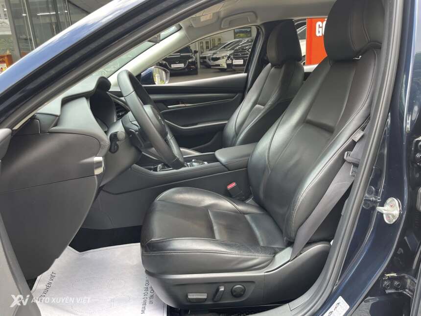 Mazda 3 Luxury 1.5AT 2022
