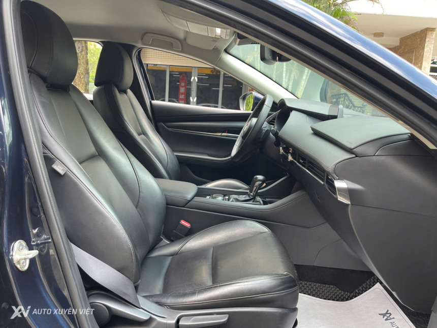 Mazda 3 Luxury 1.5AT 2022