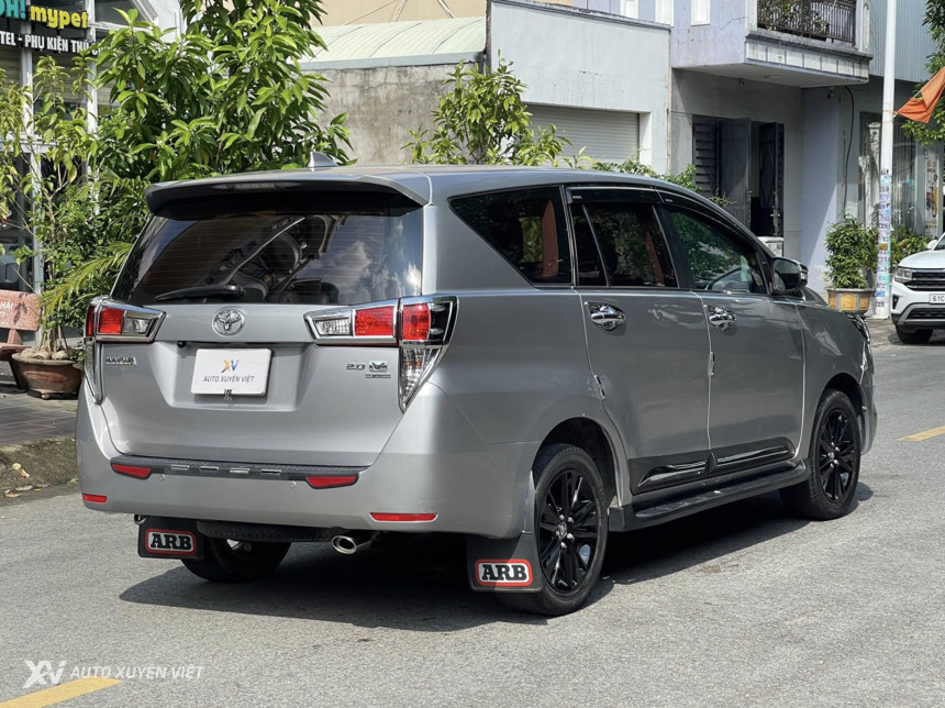 Toyota Innova 2.0V 2016