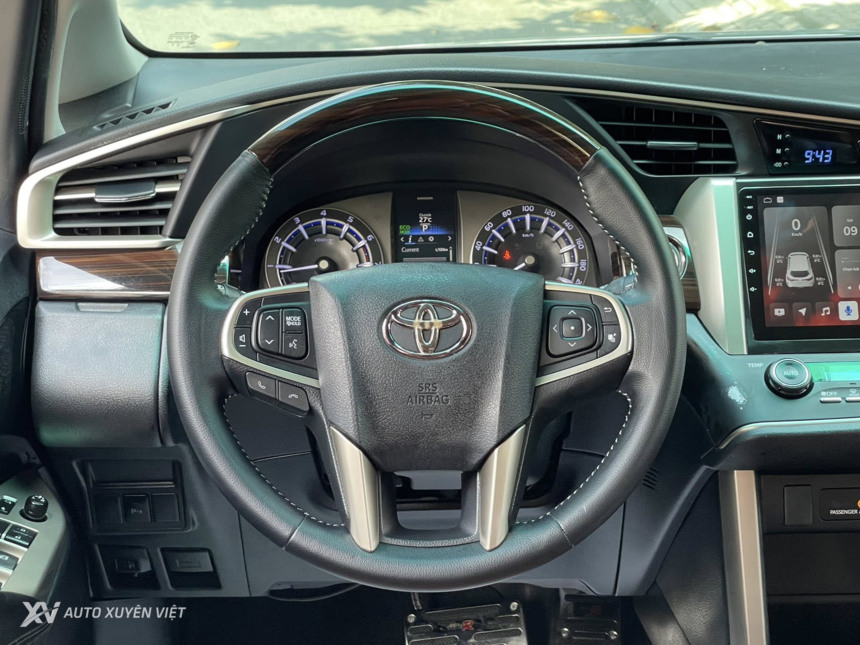 Toyota Innova 2.0V 2016