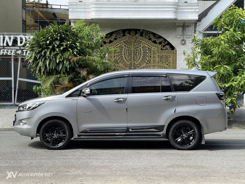Toyota Innova 2.0V 2016