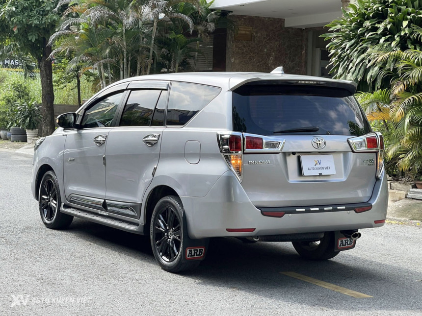 Toyota Innova 2.0V 2016