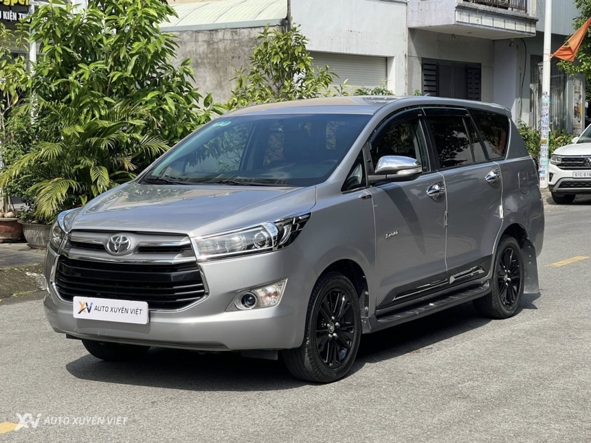 Toyota Innova 2.0V 2016