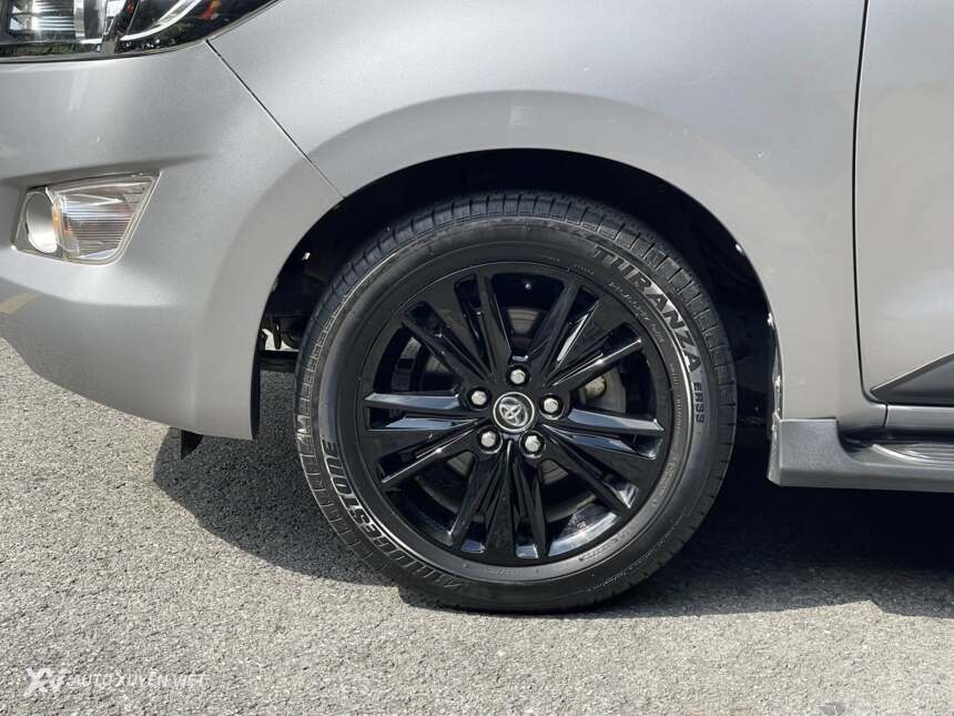 Toyota Innova 2.0V 2016