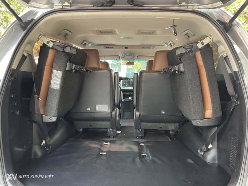 Toyota Innova 2.0V 2016