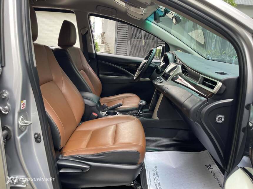 Toyota Innova 2.0V 2016