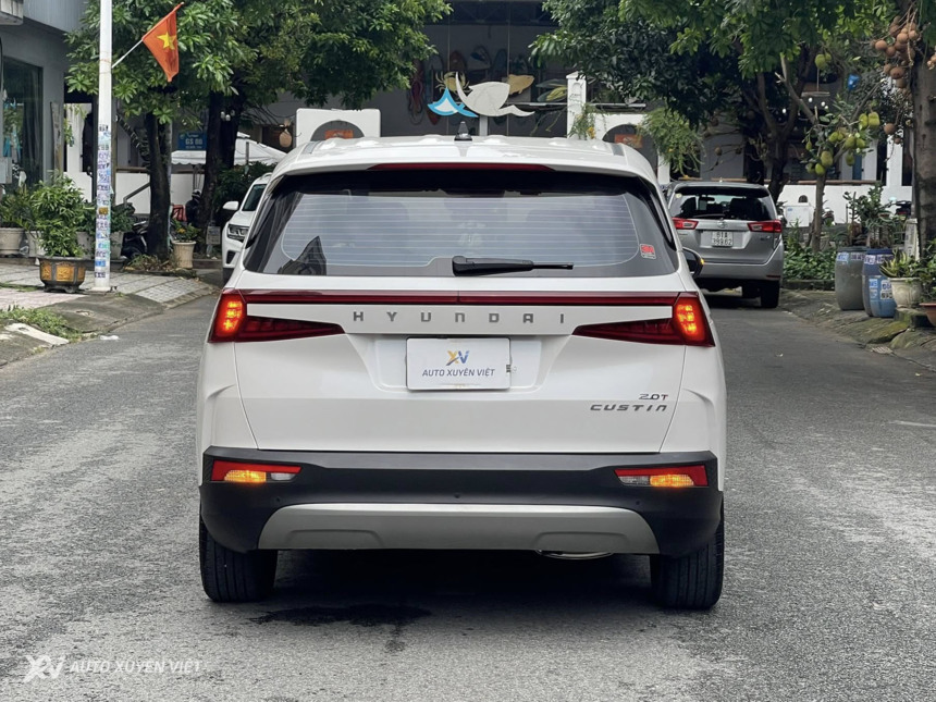 Hyundai Custin Cao Cấp 2.0T 2023