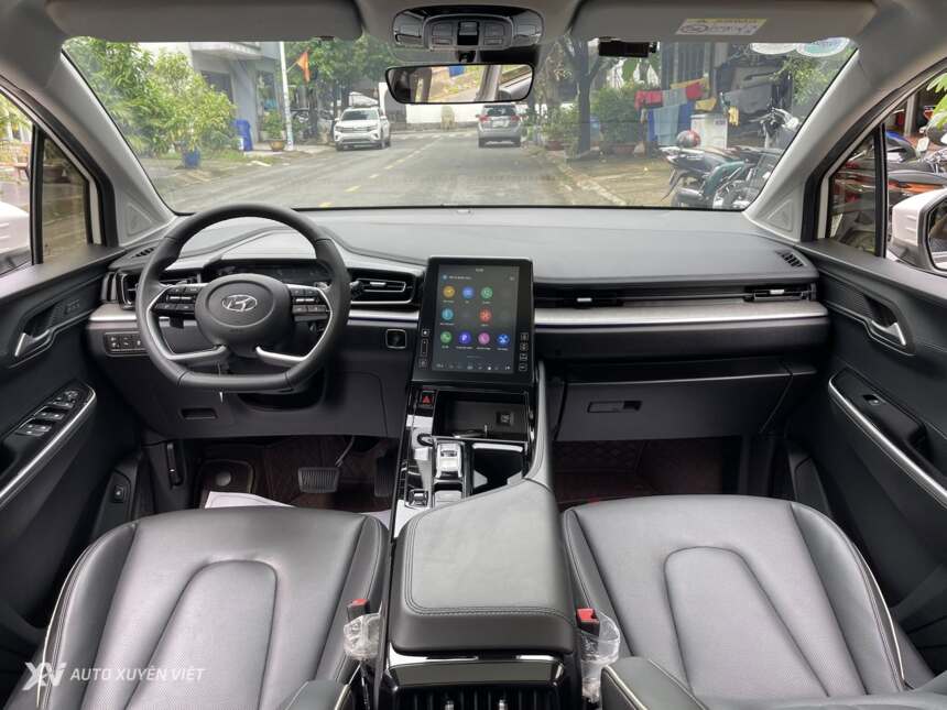 Hyundai Custin Cao Cấp 2.0T 2023