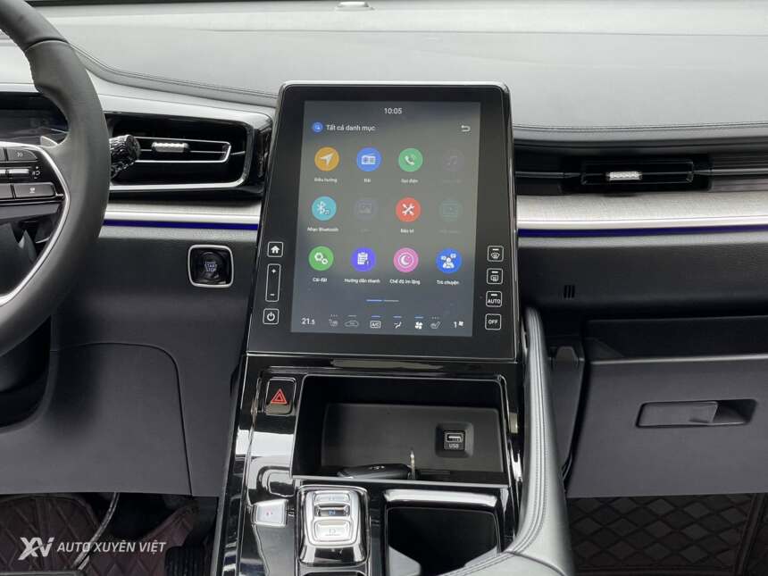 Hyundai Custin Cao Cấp 2.0T 2023