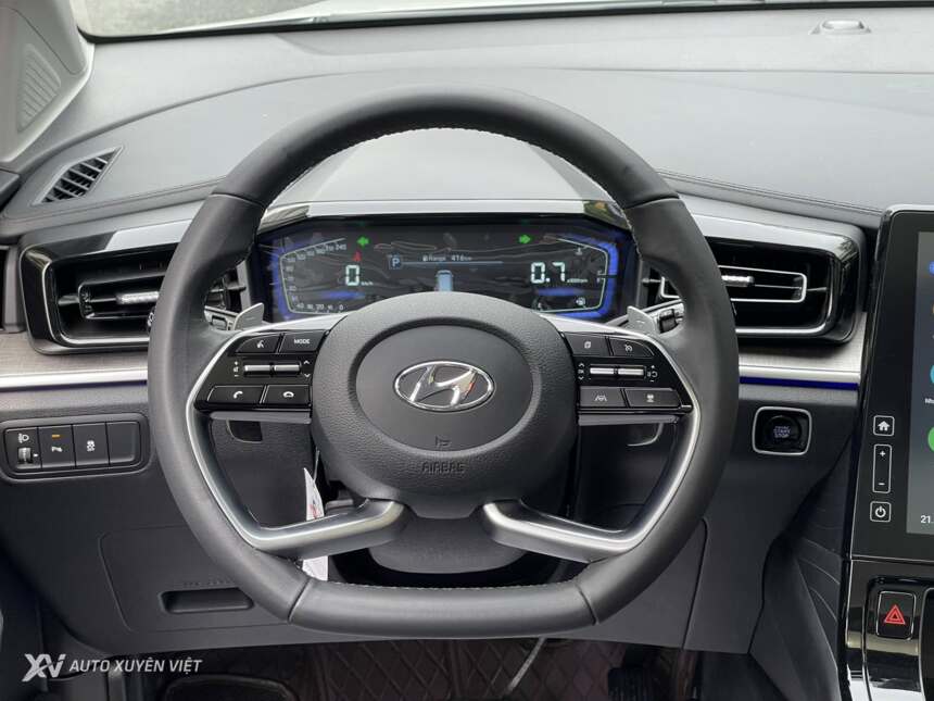 Hyundai Custin Cao Cấp 2.0T 2023