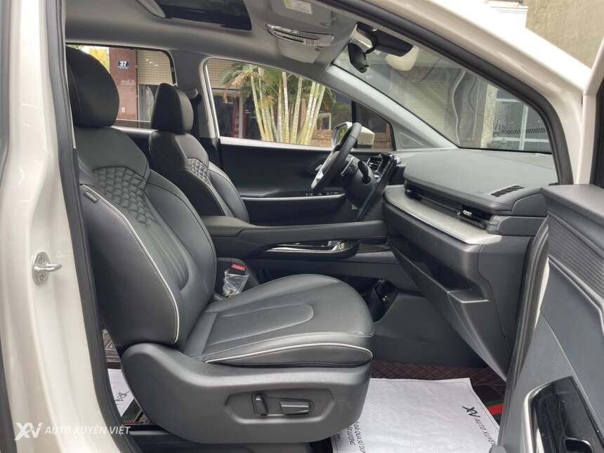 Hyundai Custin Cao Cấp 2.0T 2023