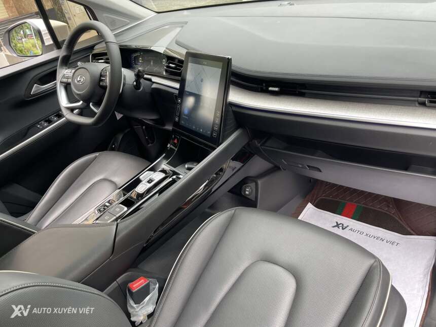 Hyundai Custin Cao Cấp 2.0T 2023