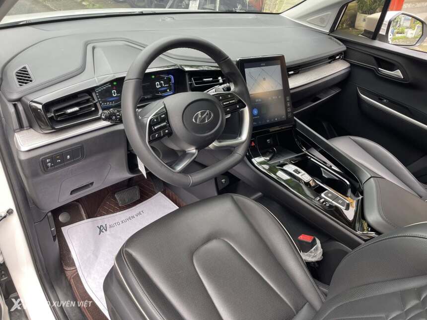 Hyundai Custin Cao Cấp 2.0T 2023