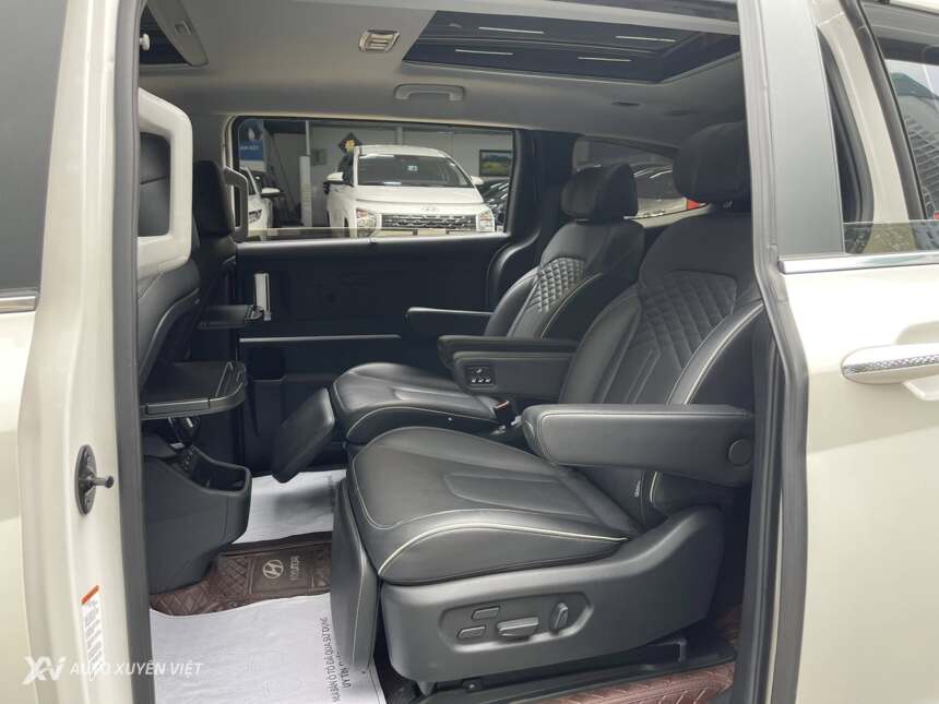 Hyundai Custin Cao Cấp 2.0T 2023