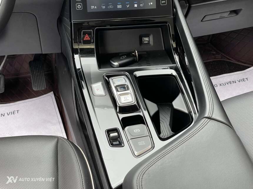 Hyundai Custin Cao Cấp 2.0T 2023