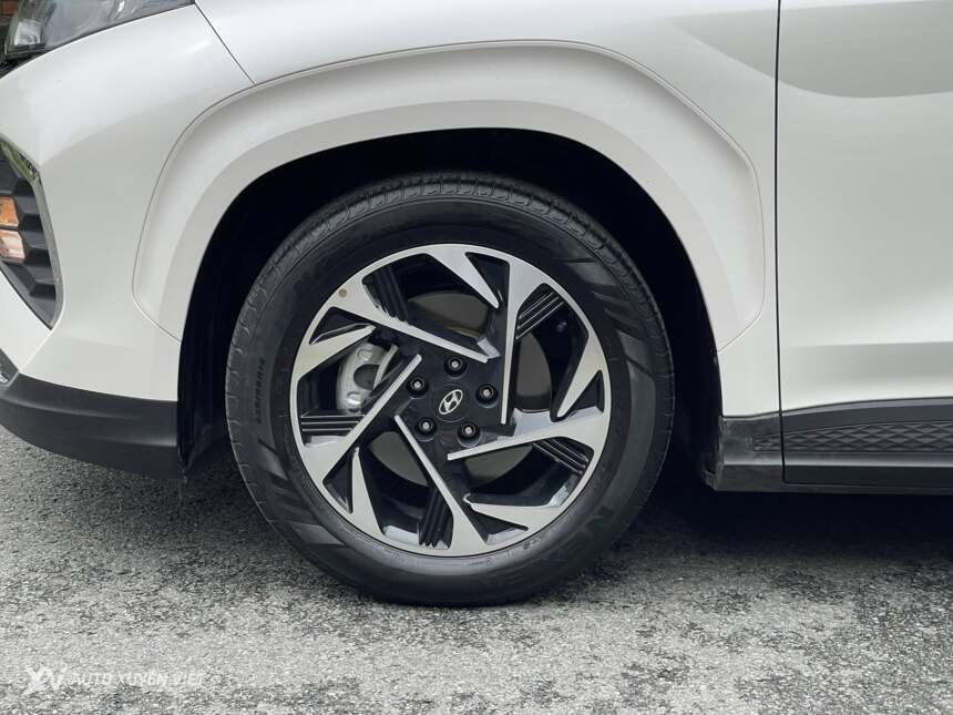 Hyundai Custin Cao Cấp 2.0T 2023