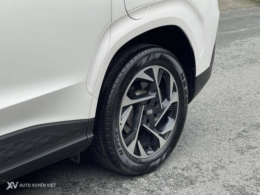 Hyundai Custin Cao Cấp 2.0T 2023