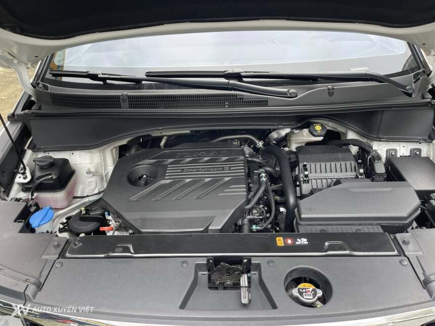 Hyundai Custin Cao Cấp 2.0T 2023