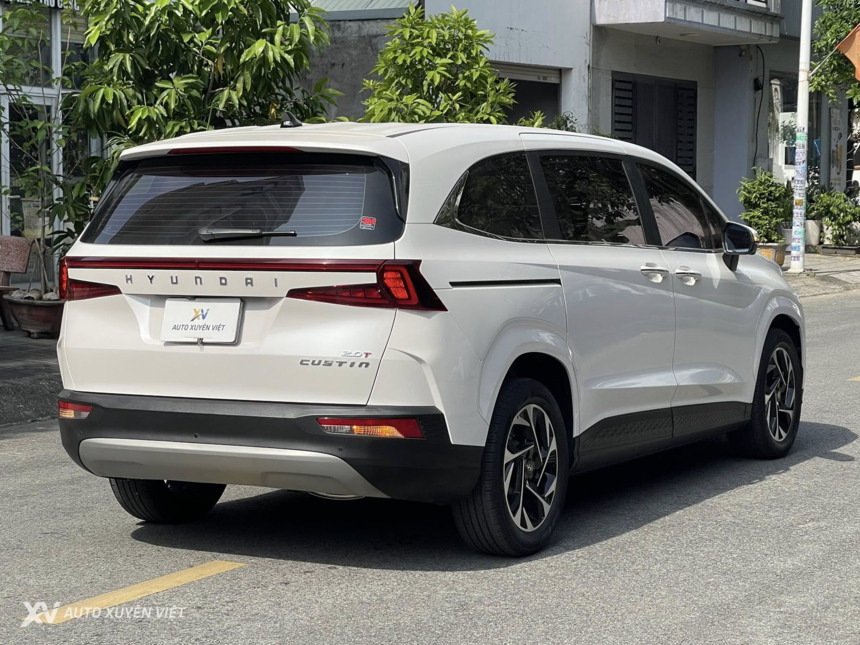 Hyundai Custin Cao Cấp 2.0T 2023 Hyundai Custin Cao Cấp 2.0T 2023