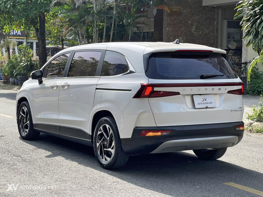 Hyundai Custin Cao Cấp 2.0T 2023 Hyundai Custin Cao Cấp 2.0T 2023