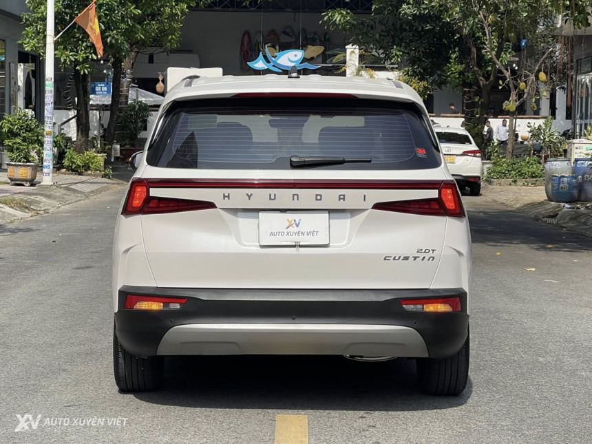 Hyundai Custin Cao Cấp 2.0T 2023 Hyundai Custin Cao Cấp 2.0T 2023