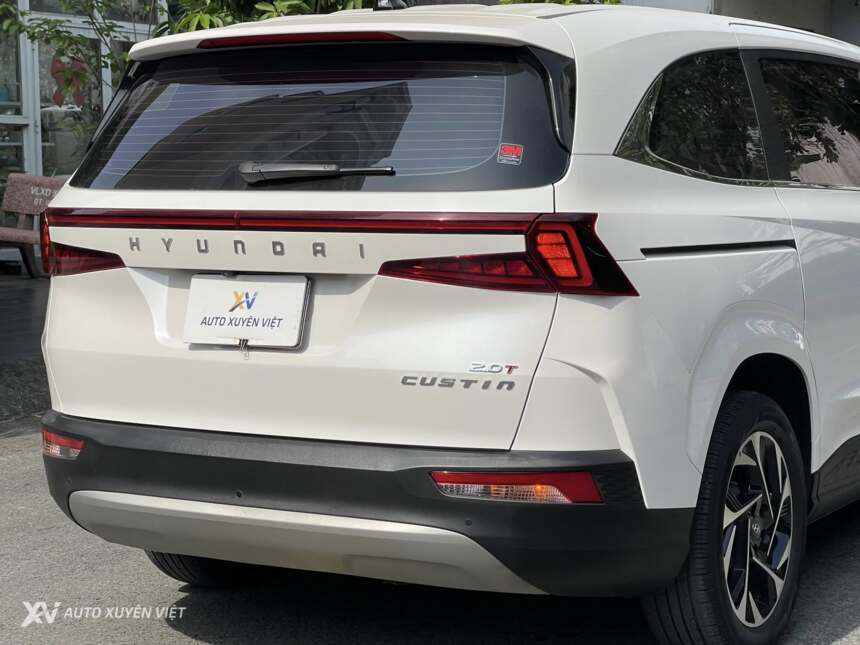 Hyundai Custin Cao Cấp 2.0T 2023 Hyundai Custin Cao Cấp 2.0T 2023