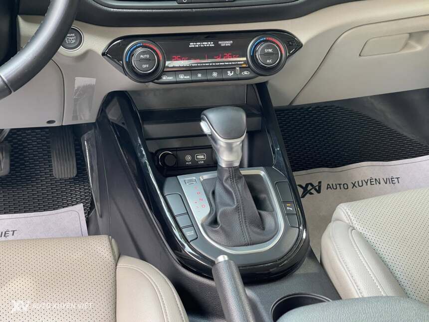 Kia Cerato 1.6AT Luxury 2019 Kia Cerato 1.6AT Luxury 2019