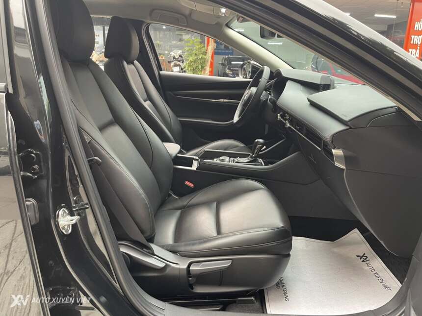 Mazda 3 1.5AT Luxury 2024