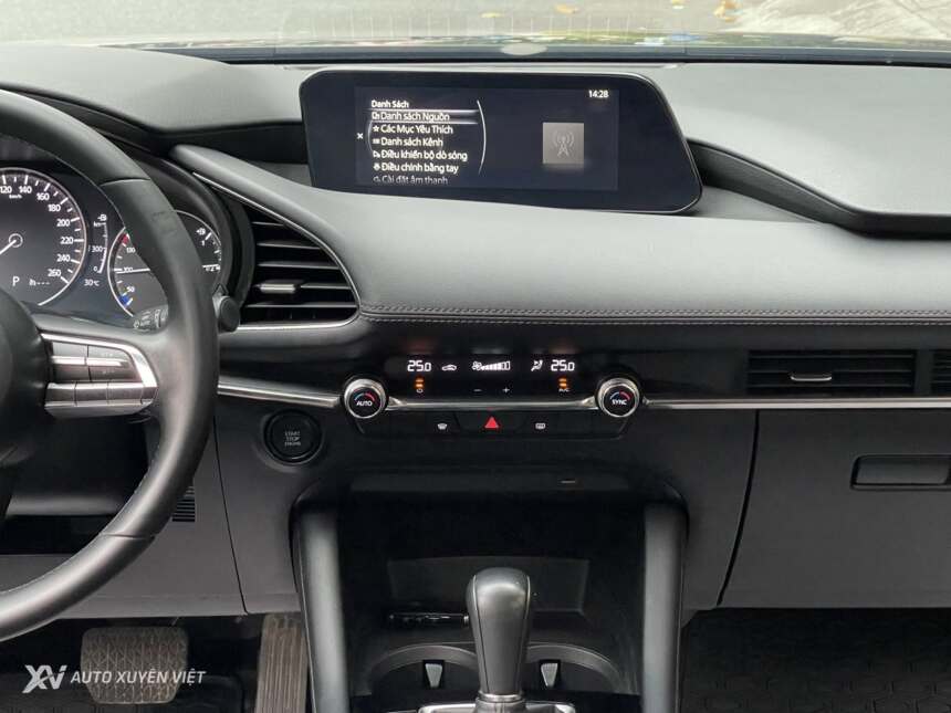 Mazda 3 1.5AT Luxury 2024