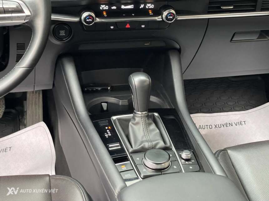 Mazda 3 1.5AT Luxury 2024