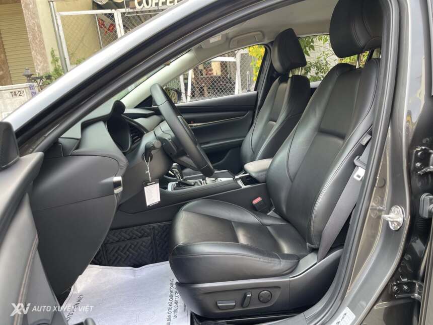 Mazda 3 1.5AT Luxury 2020