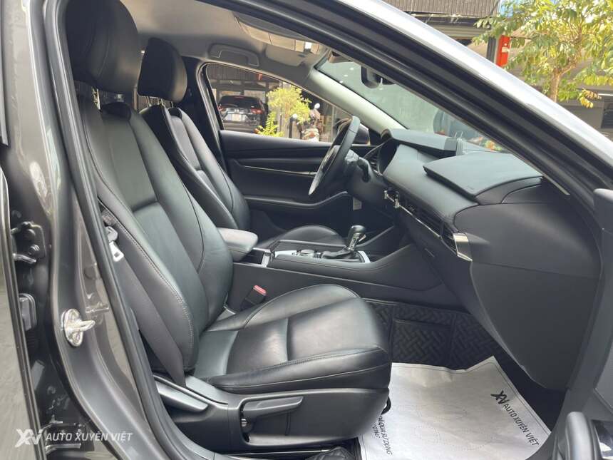 Mazda 3 1.5AT Luxury 2020