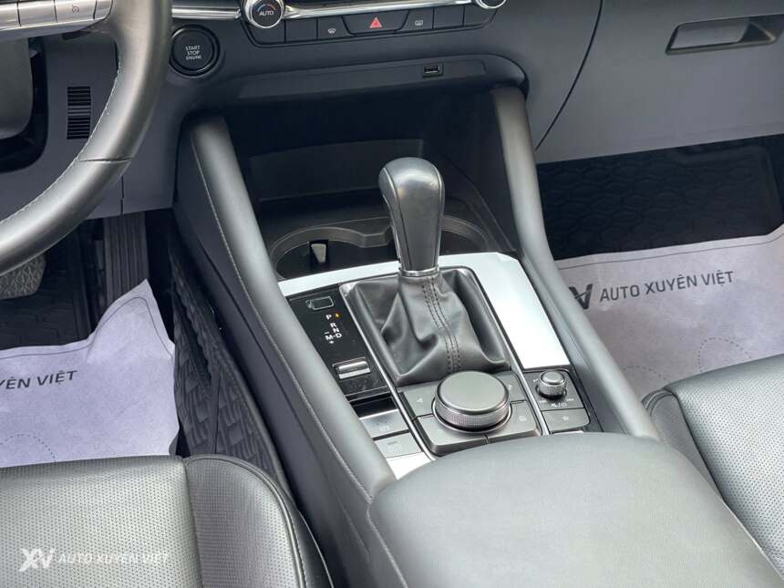 Mazda 3 1.5AT Luxury 2020