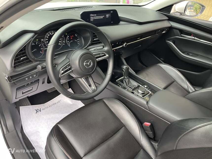 Mazda 3 1.5AT Luxury 2021