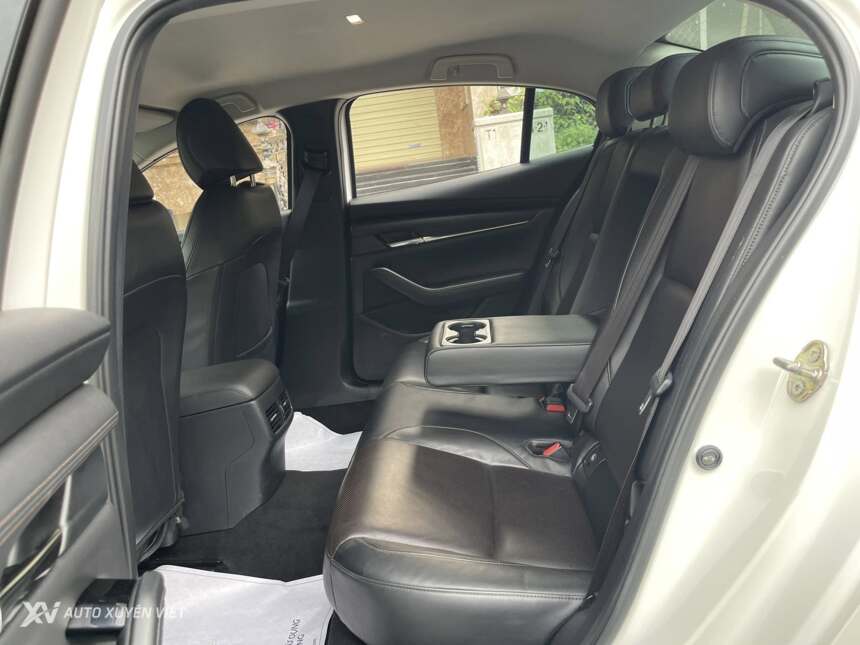 Mazda 3 1.5AT Luxury 2021