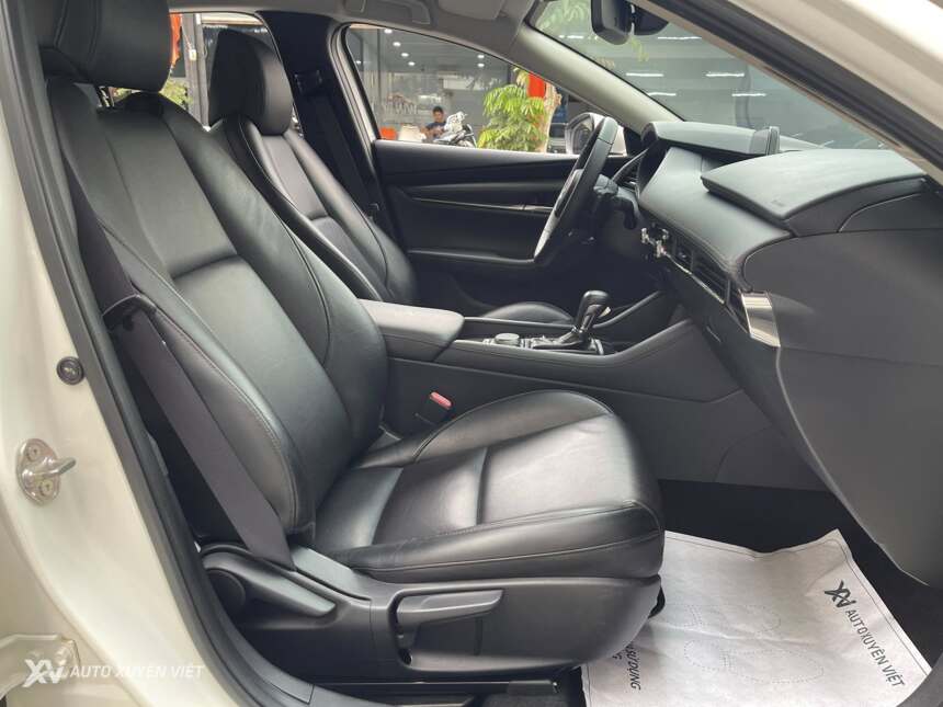 Mazda 3 1.5AT Luxury 2021