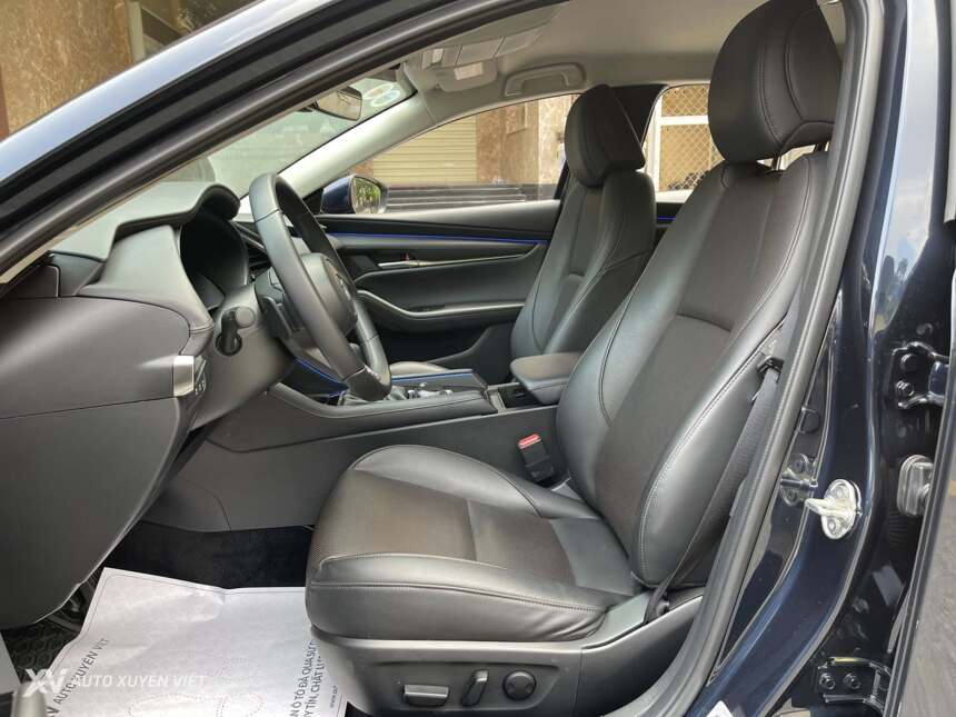 Mazda 3 1.5AT Luxury 2025