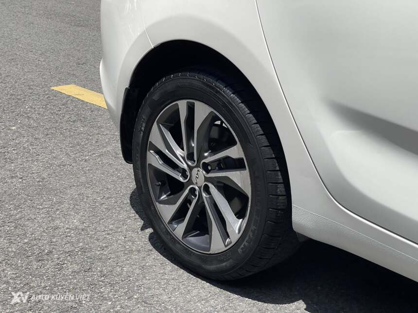 Kia Rondo 2.0 GAT 2017