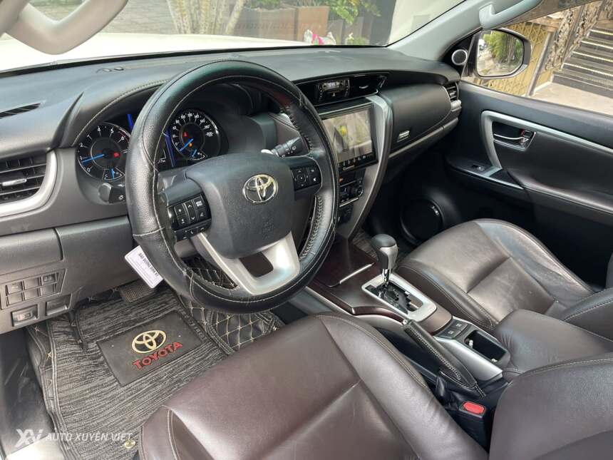 Toyota Fortuner 2.7V 4x2AT 2016 Toyota Fortuner 2.7V 4x2AT 2016