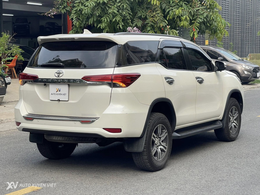 Toyota Fortuner 2.7V 4x2AT 2016 Toyota Fortuner 2.7V 4x2AT 2016