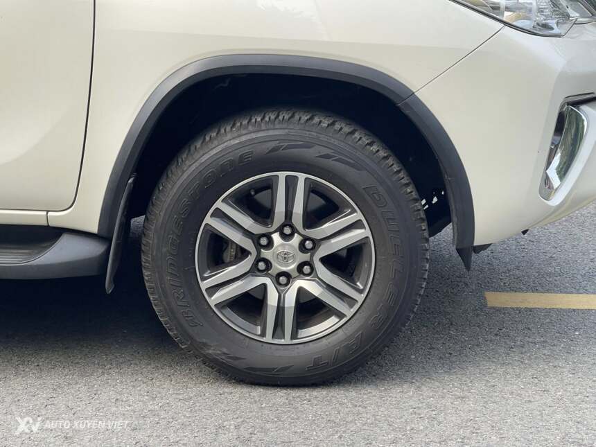 Toyota Fortuner 2.7V 4x2AT 2016 Toyota Fortuner 2.7V 4x2AT 2016