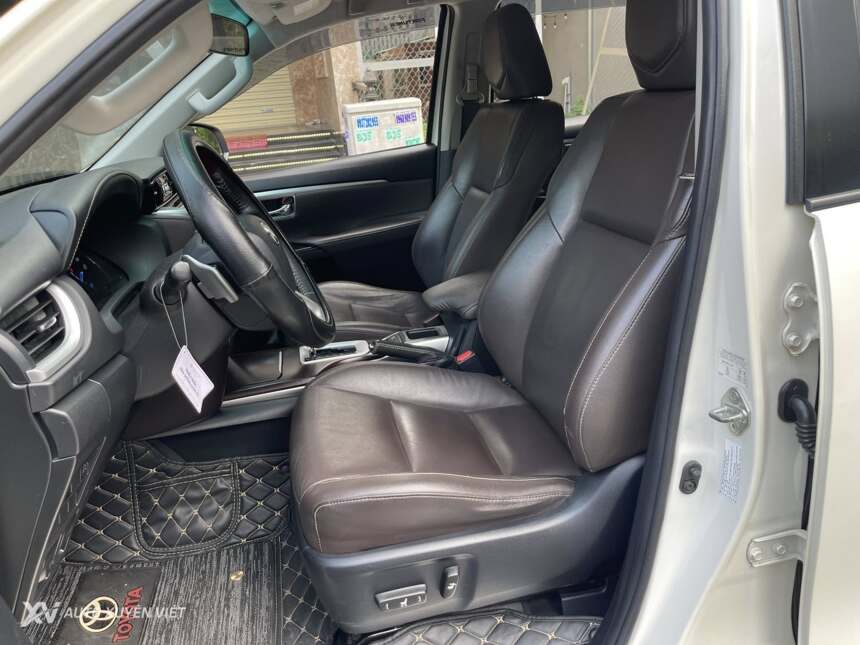 Toyota Fortuner 2.7V 4x2AT 2016 Toyota Fortuner 2.7V 4x2AT 2016
