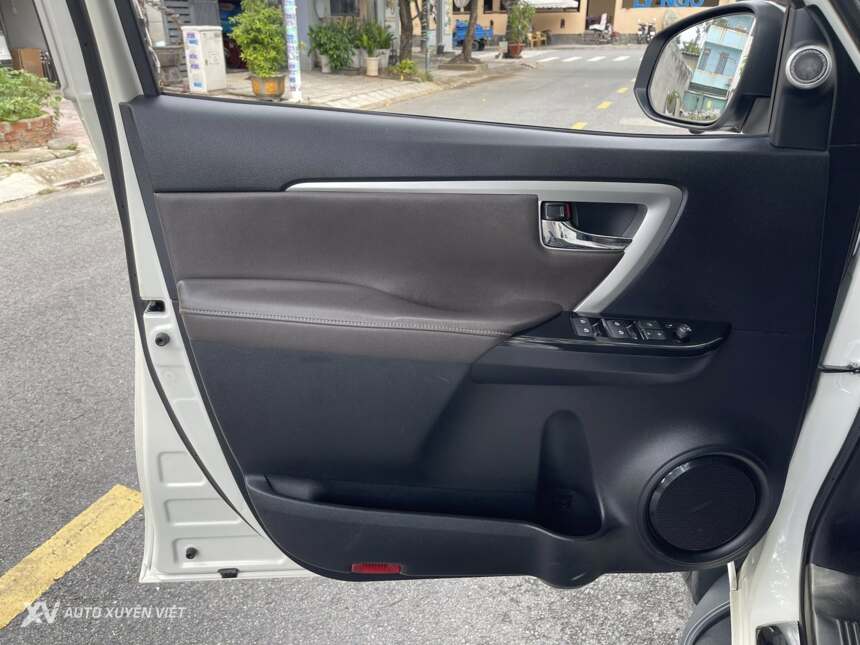 Toyota Fortuner 2.7V 4x2AT 2016