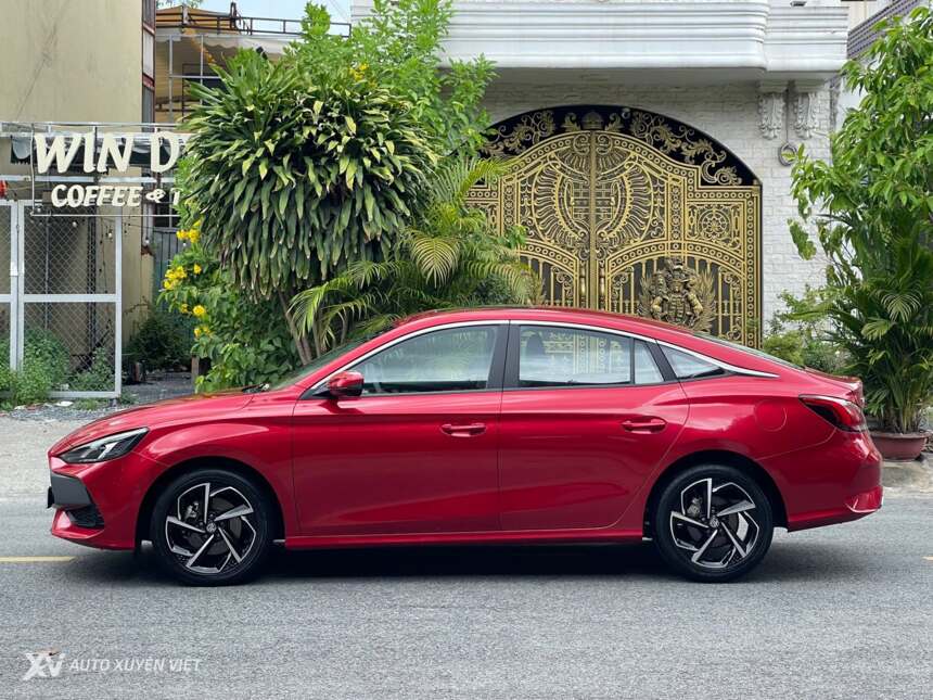 MG5 1.5AT Luxury 2024