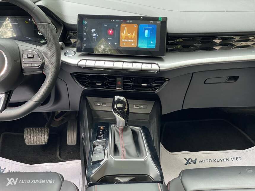 MG5 1.5AT Luxury 2024