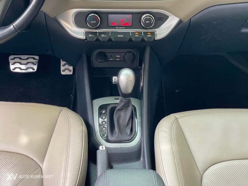Kia Rio Hatchback 1.4AT 2015